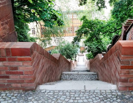 Seiten einer Treppe aus Ziegelsteinen